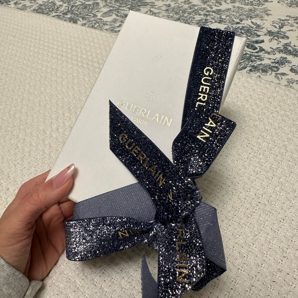 Guerlain Holiday Box and Ribbon - Picture 3 of 3
